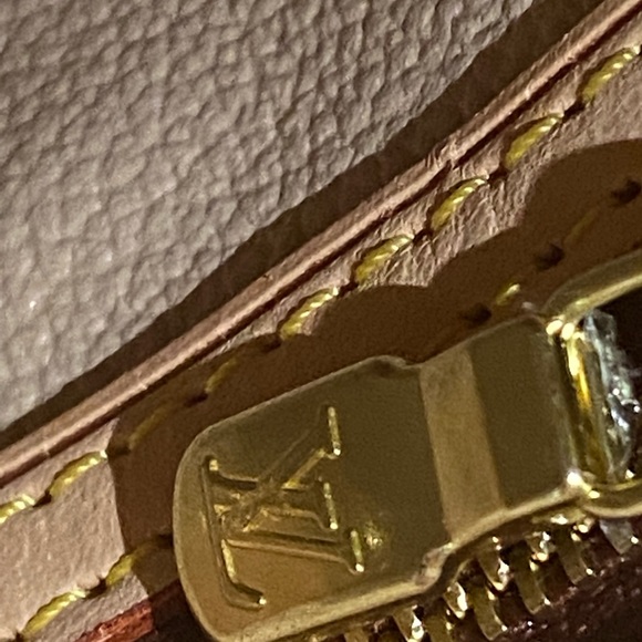 ⭐️SOLD ⭐️ Louis Vuitton Petit (PM) Bucket Bag - Picture 12 of 14